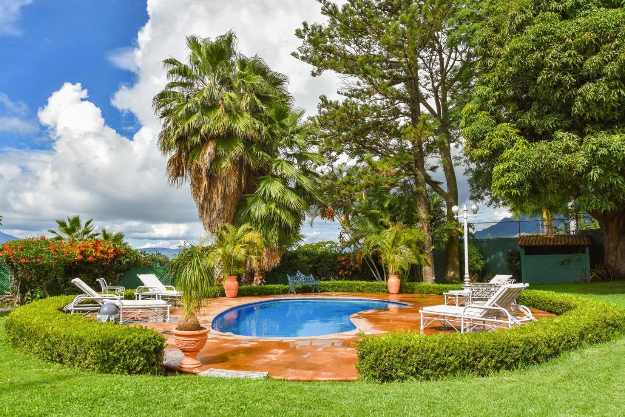Casa Jardin-Lakeside Boutique Resort By Restavio Ахихик Экстерьер фото