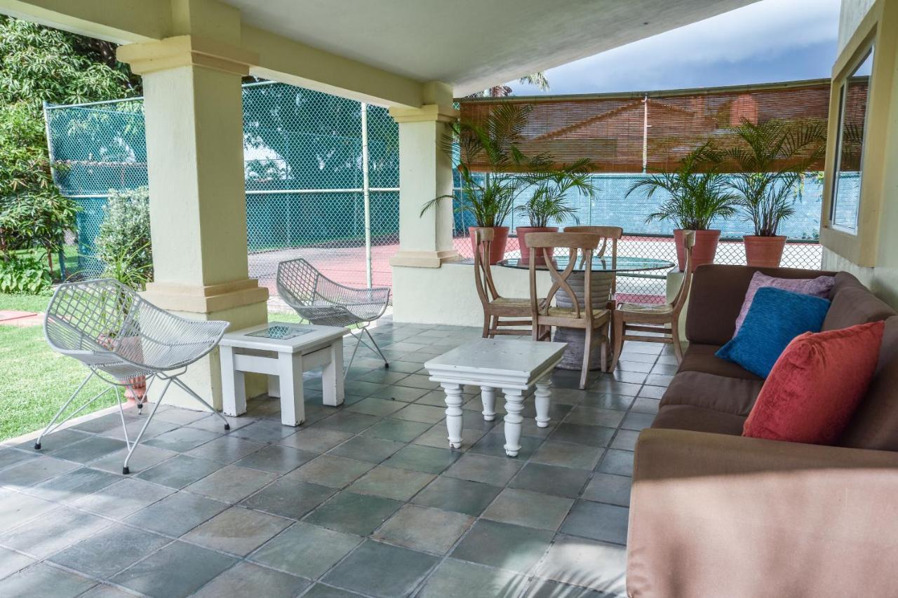 Casa Jardin-Lakeside Boutique Resort By Restavio Ахихик Экстерьер фото